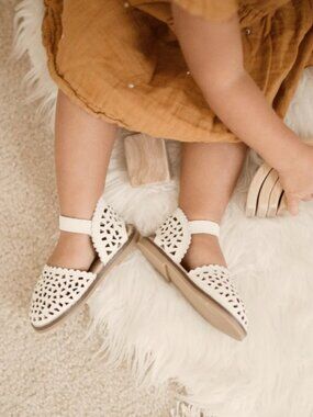 Consciously Baby White Toddler Sandal Size 8